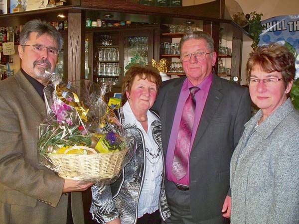 Herzlichen Glckwunsch zu 50. Ehejahren - Anneliese und Werner Brabandt aus Walschleben