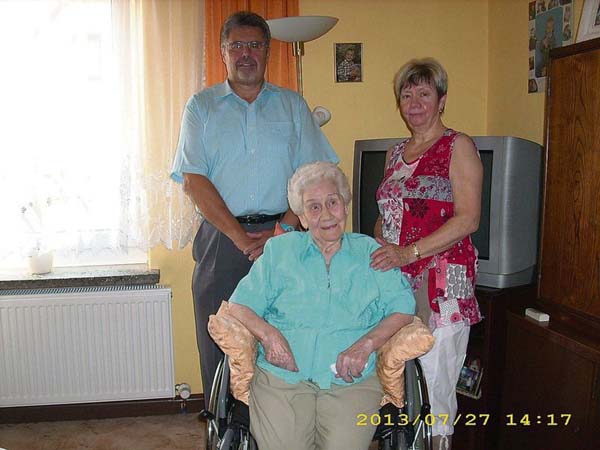 Herzlichen Glckwunsch - am 28.07.2013 wurde Ursula Lbner aus Walschleben 90 Jahre