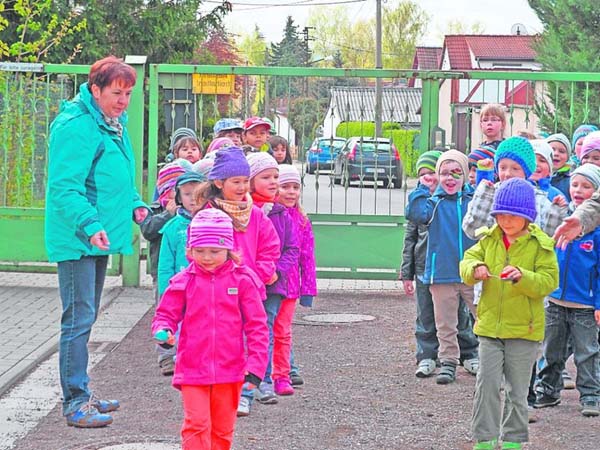 Ostersportspiele mit Eierlauf und Sackhpfen